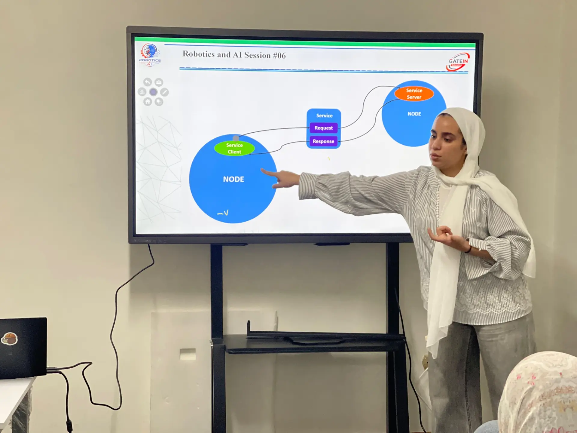 شرح مفاهيم ROS Nodes والخدمات في جلسة Robotics & AI