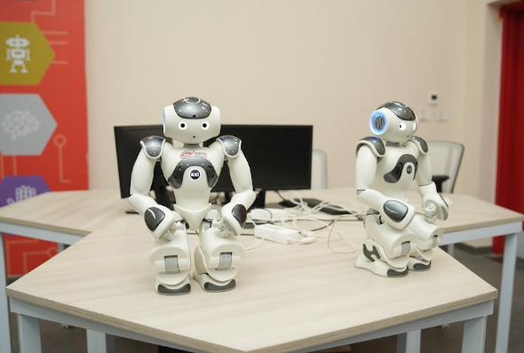 روبوتات NAO البشرية داخل معمل GateIn Education