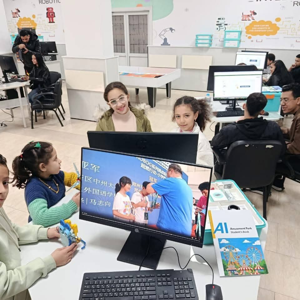 برنامج K-12 AI داخل معمل GateIn
